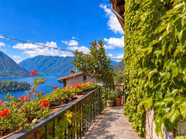 casa indipendente in vendita a Tremezzina in zona Ossuccio