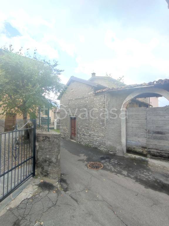 locale commerciale in vendita ad Alta Valle Intelvi