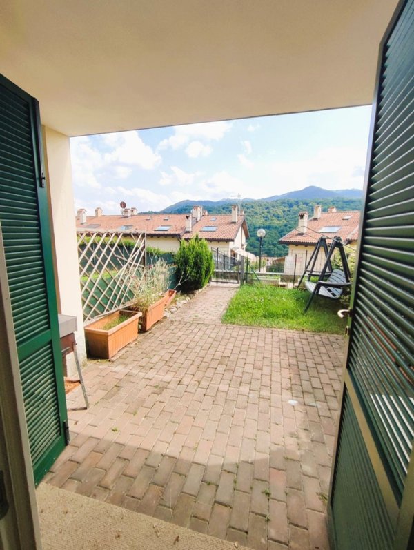 appartamento in vendita ad Alta Valle Intelvi in zona Scaria