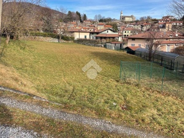 terreno edificabile in vendita ad Alta Valle Intelvi in zona Pellio Intelvi