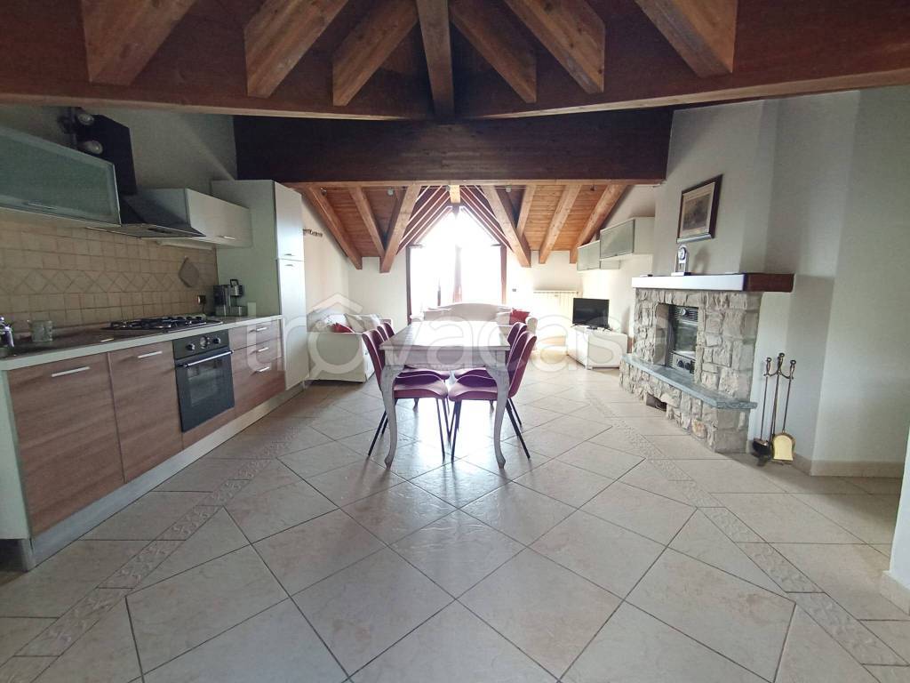 casa indipendente in vendita ad Alta Valle Intelvi in zona Lanzo d'Intelvi