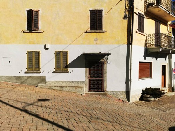 negozio in vendita ad Alta Valle Intelvi in zona Lanzo d'Intelvi