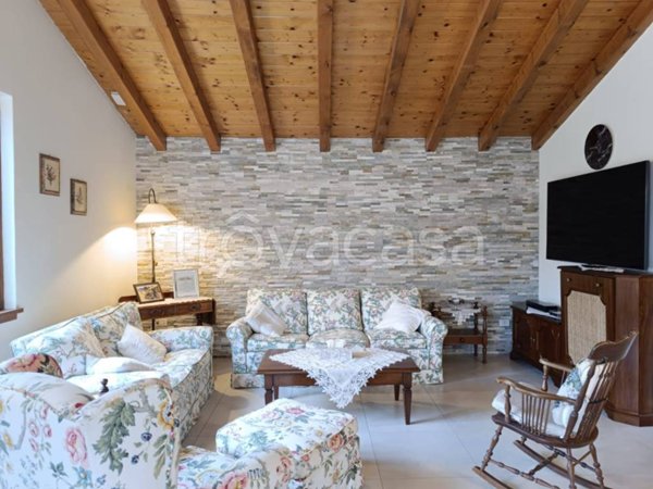 casa indipendente in vendita ad Alta Valle Intelvi in zona Ramponio Verna