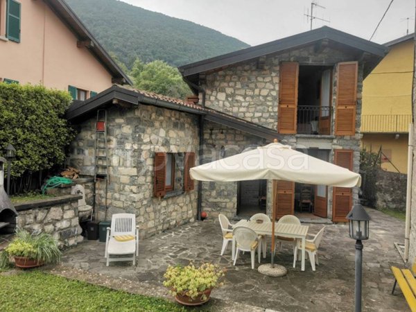 casa indipendente in vendita ad Alta Valle Intelvi