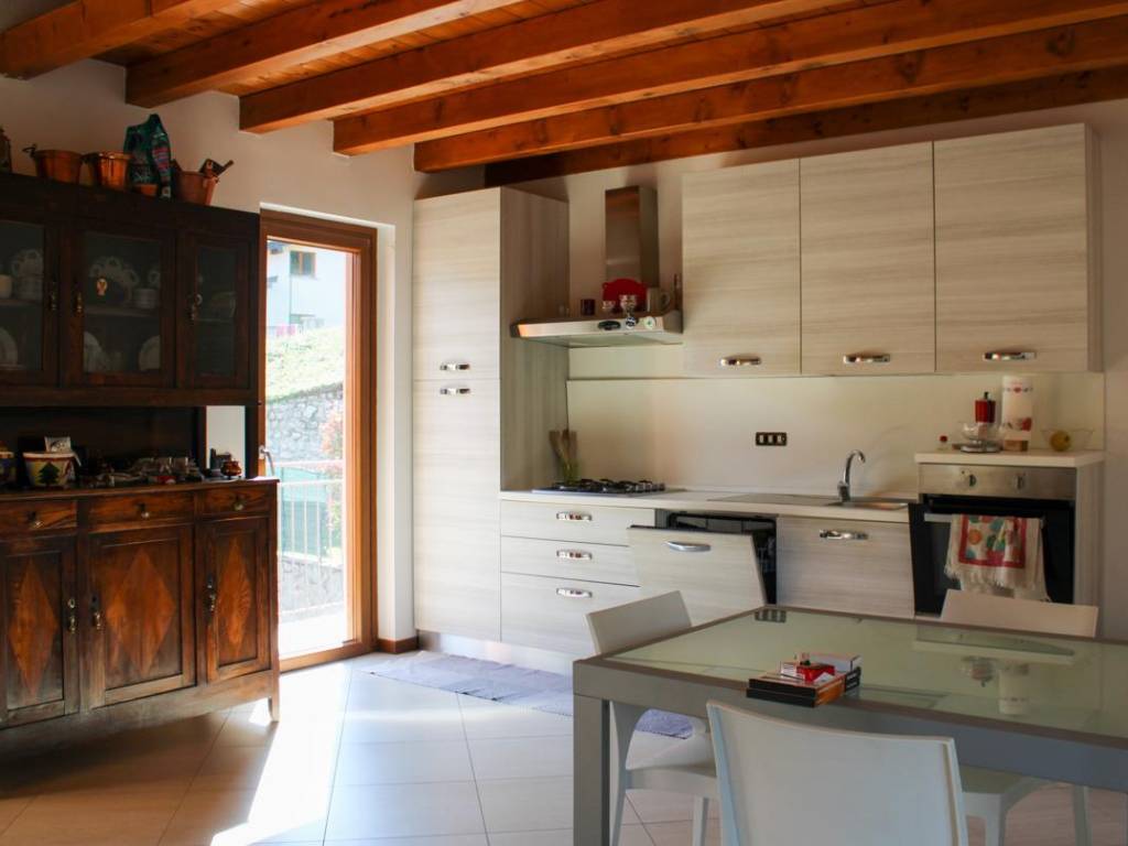 appartamento in vendita ad Alta Valle Intelvi in zona Lanzo d'Intelvi