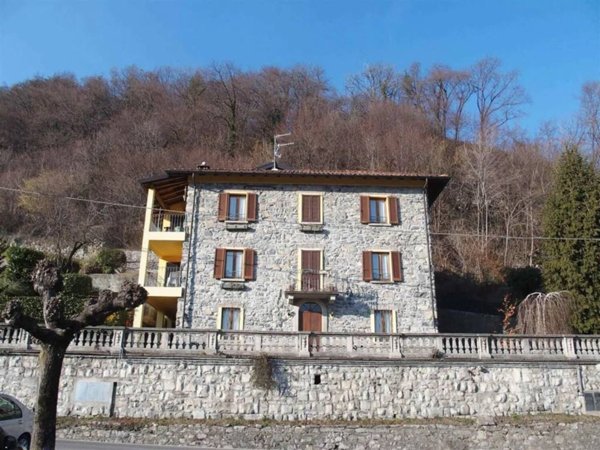 casa indipendente in vendita ad Alta Valle Intelvi in zona Ramponio Verna