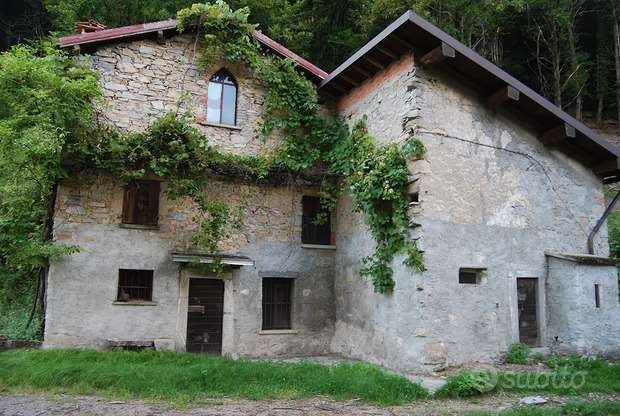 casa indipendente in vendita ad Alta Valle Intelvi