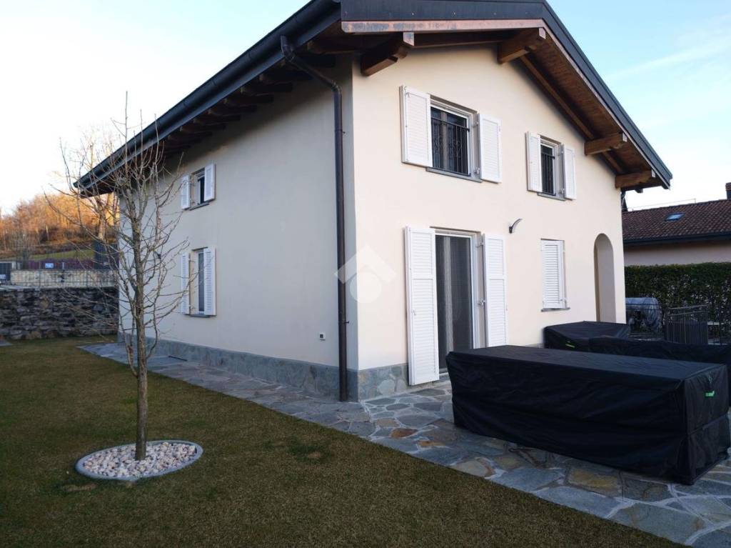 casa indipendente in vendita ad Alta Valle Intelvi