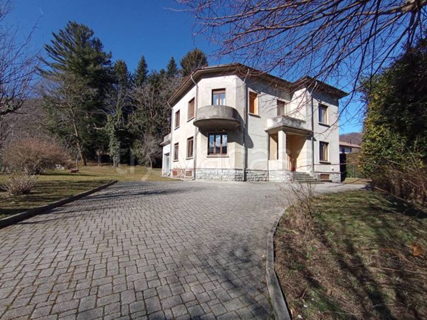casa indipendente in vendita ad Alta Valle Intelvi in zona Lanzo d'Intelvi