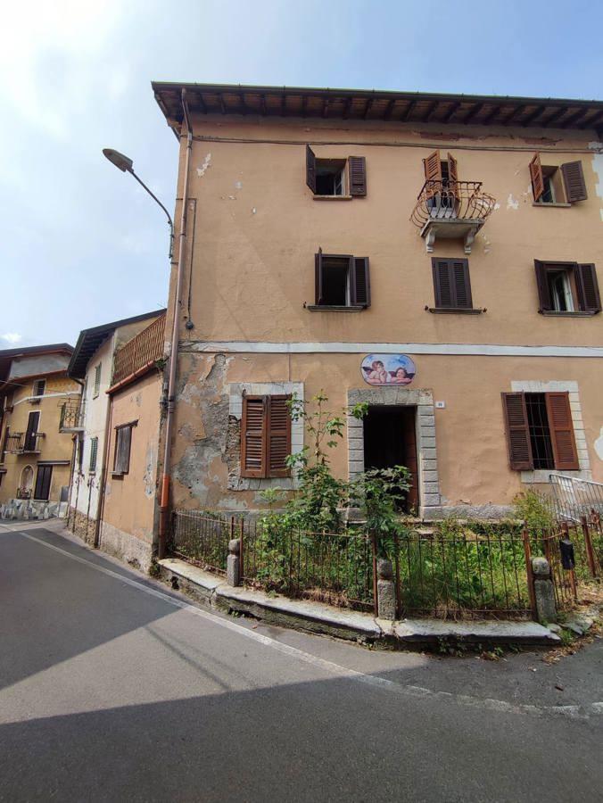 casa indipendente in vendita ad Alta Valle Intelvi in zona Lanzo d'Intelvi