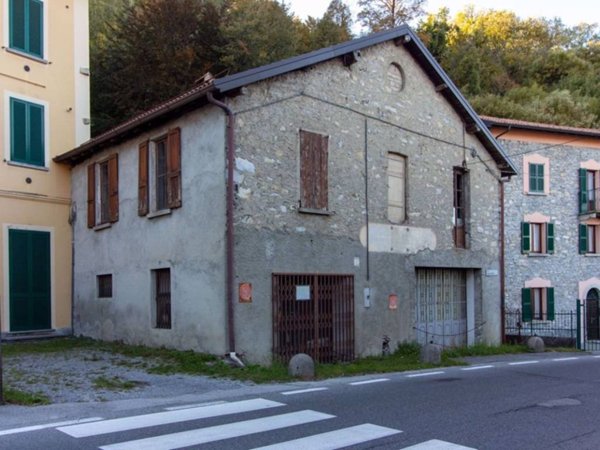 casale in vendita ad Alta Valle Intelvi in zona Pellio Intelvi