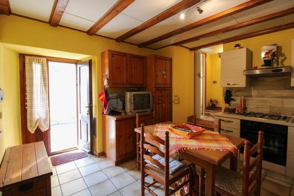 appartamento in vendita ad Alta Valle Intelvi in zona Scaria