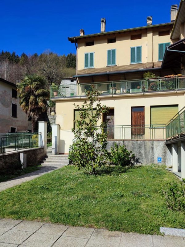 appartamento in vendita ad Alta Valle Intelvi in zona Ramponio Verna