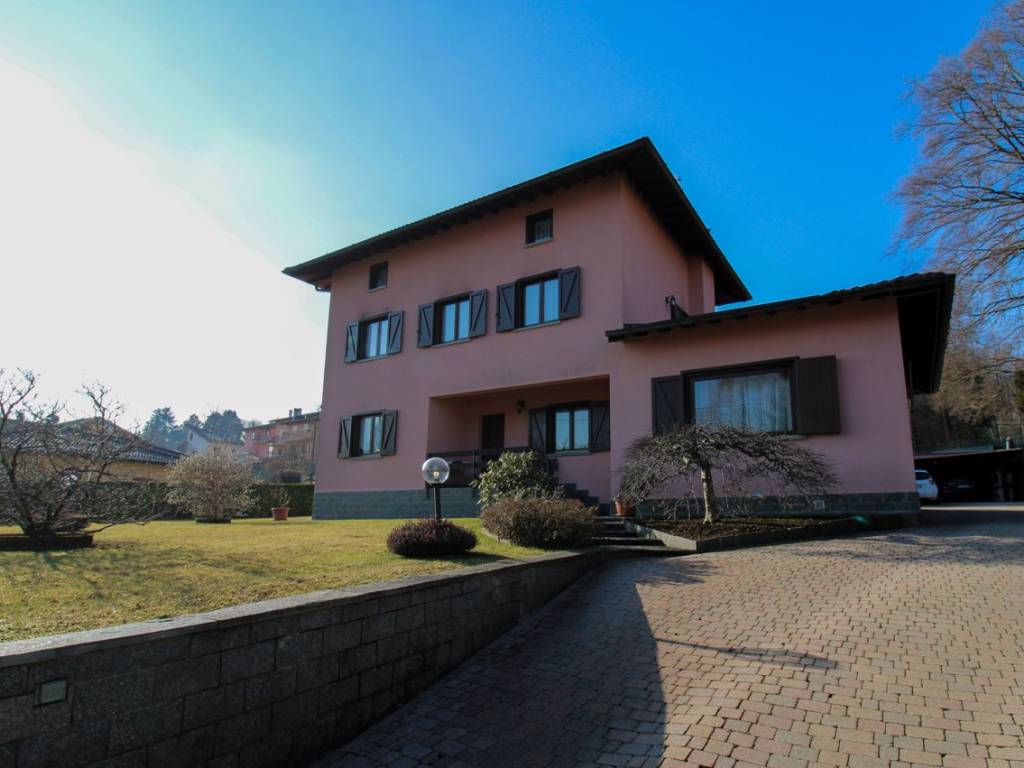 casa indipendente in vendita ad Alta Valle Intelvi in zona Pellio Intelvi