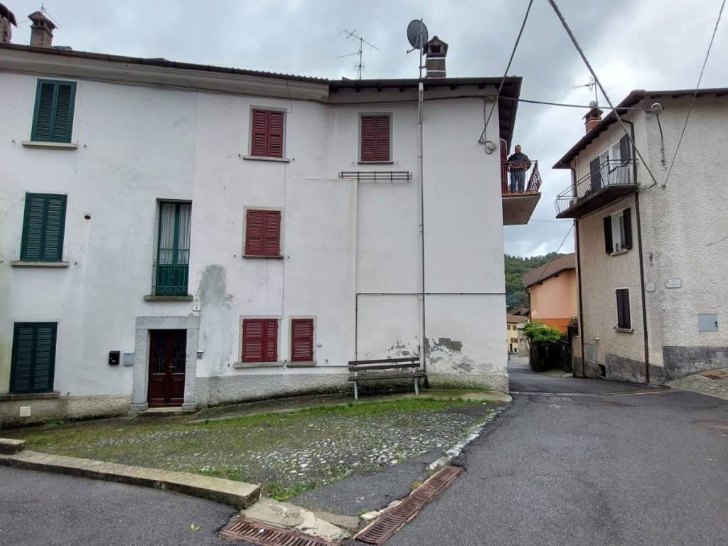 casa indipendente in vendita ad Alta Valle Intelvi in zona Scaria
