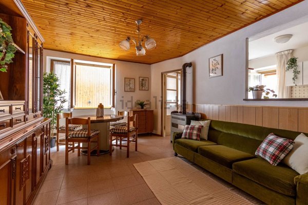 appartamento in vendita ad Alta Valle Intelvi in zona Lanzo d'Intelvi