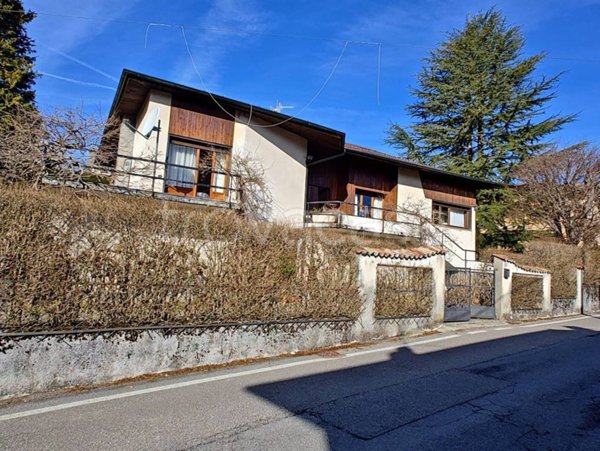 casa indipendente in vendita ad Alta Valle Intelvi in zona Lanzo d'Intelvi