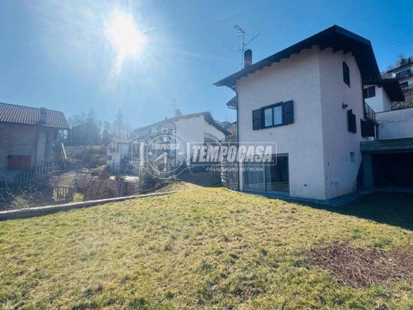 casa indipendente in vendita ad Alta Valle Intelvi in zona Pellio Intelvi