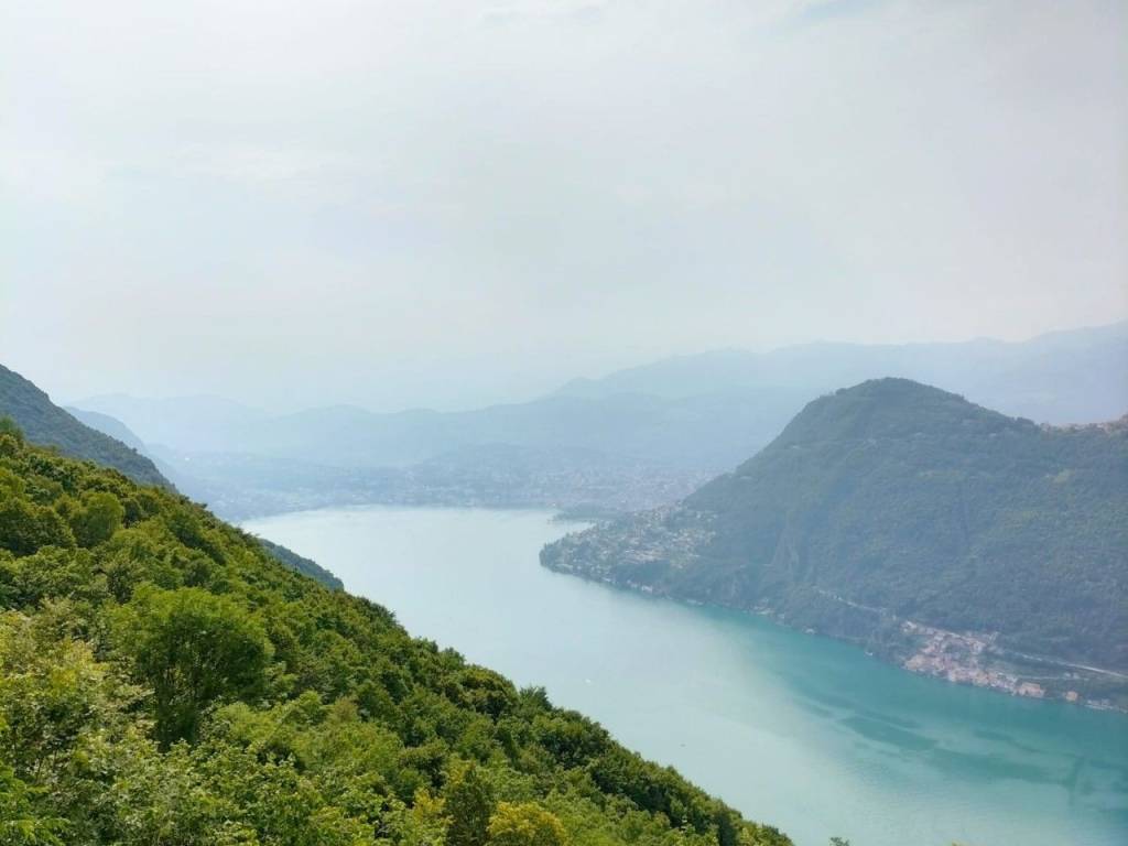intera palazzina in vendita ad Alta Valle Intelvi in zona Lanzo d'Intelvi