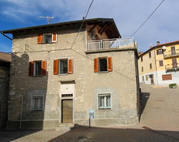casa indipendente in vendita ad Alta Valle Intelvi in zona Scaria
