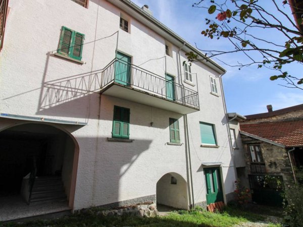 casa indipendente in vendita ad Alta Valle Intelvi in zona Lanzo d'Intelvi