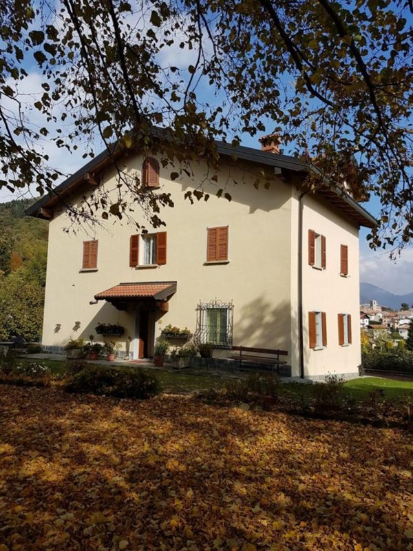 casa indipendente in vendita ad Alta Valle Intelvi in zona Lanzo d'Intelvi