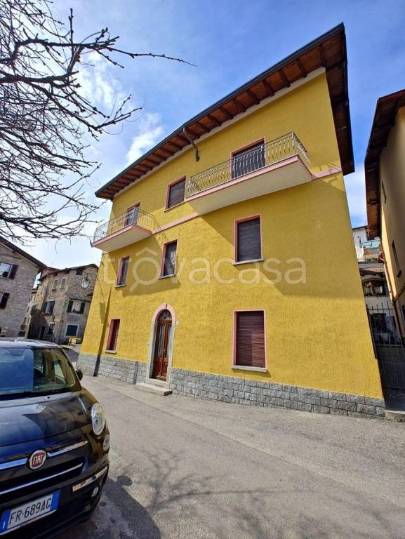 casa indipendente in vendita ad Alta Valle Intelvi in zona Ramponio Verna