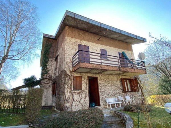 casa indipendente in vendita ad Alta Valle Intelvi in zona Lanzo d'Intelvi