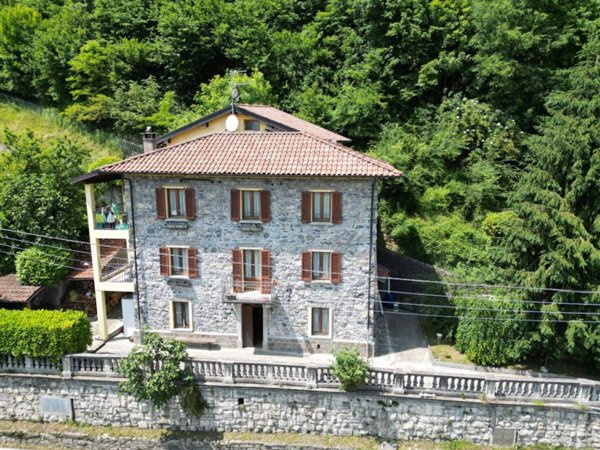 casa indipendente in vendita ad Alta Valle Intelvi in zona Ramponio Verna