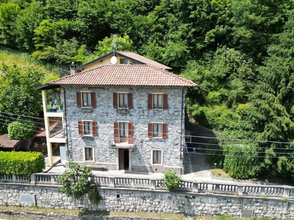 casa indipendente in vendita ad Alta Valle Intelvi in zona Ramponio Verna
