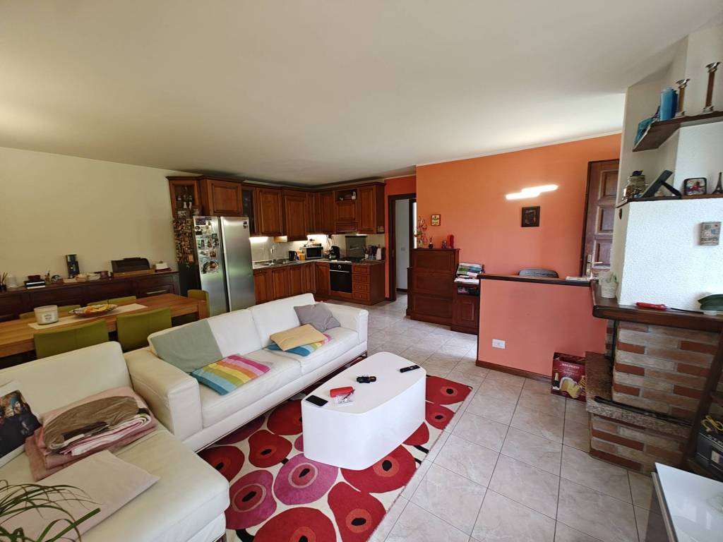 appartamento in vendita ad Alta Valle Intelvi in zona Pellio Intelvi