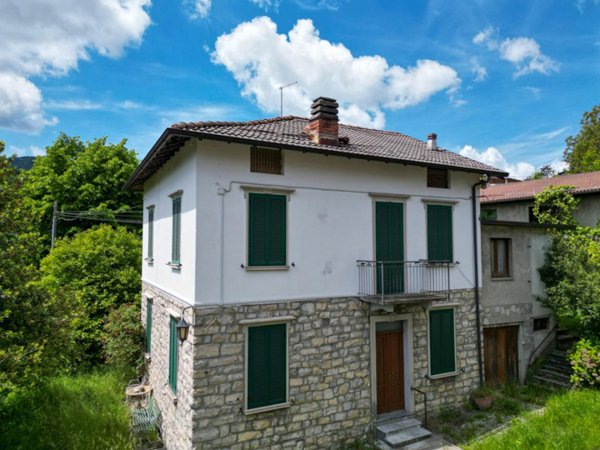 casa indipendente in vendita ad Alta Valle Intelvi in zona Pellio Intelvi