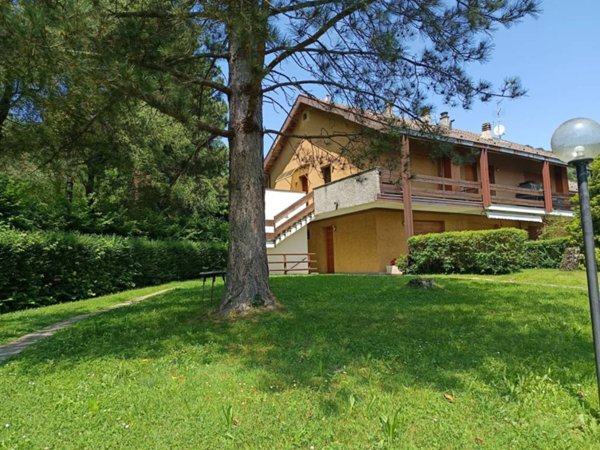 appartamento in vendita ad Alta Valle Intelvi in zona Ramponio Verna