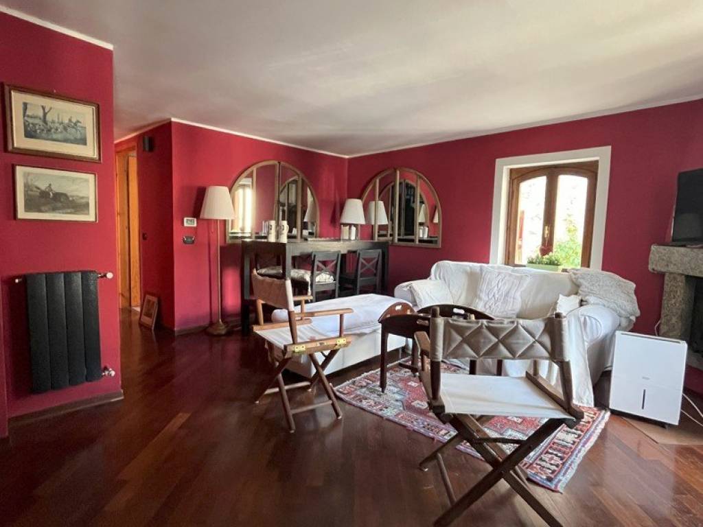 appartamento in vendita ad Alta Valle Intelvi in zona Lanzo d'Intelvi