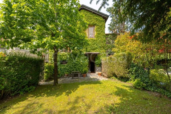casa indipendente in vendita ad Alta Valle Intelvi in zona Lanzo d'Intelvi