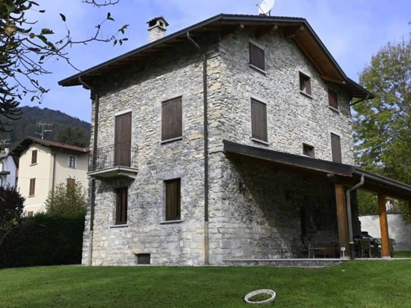 casa indipendente in vendita ad Alta Valle Intelvi in zona Lanzo d'Intelvi