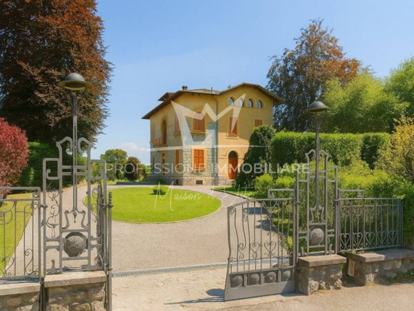 casa indipendente in vendita ad Alta Valle Intelvi in zona Lanzo d'Intelvi