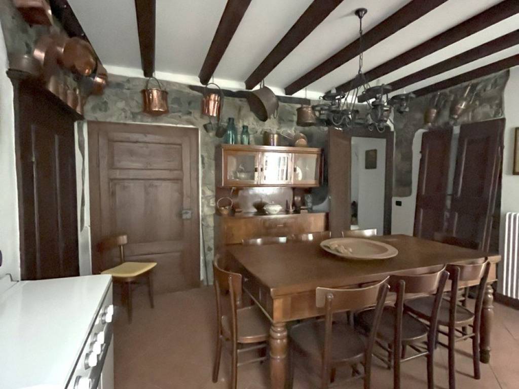 casa indipendente in vendita ad Alta Valle Intelvi in zona Ramponio Verna