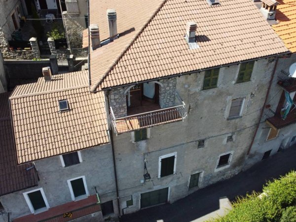 casa indipendente in vendita ad Alta Valle Intelvi in zona Ramponio Verna