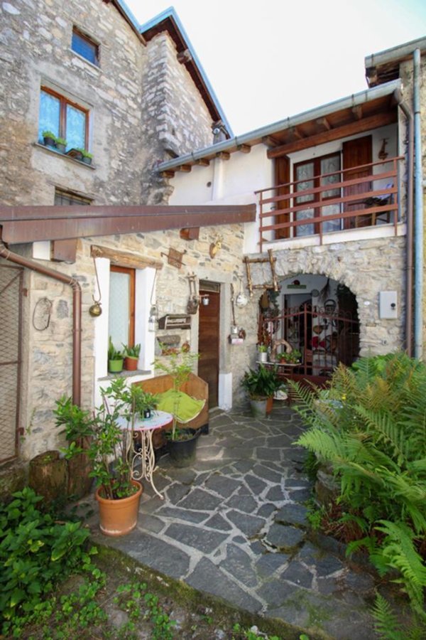 casa indipendente in vendita ad Alta Valle Intelvi in zona Lanzo d'Intelvi