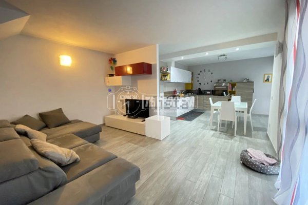 appartamento in vendita ad Alta Valle Intelvi in zona Lanzo d'Intelvi