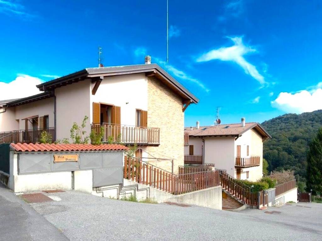 appartamento in vendita ad Alta Valle Intelvi in zona Lanzo d'Intelvi