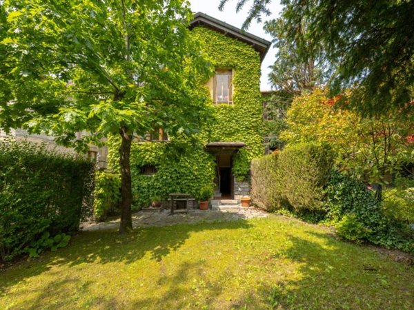 casa indipendente in vendita ad Alta Valle Intelvi in zona Lanzo d'Intelvi