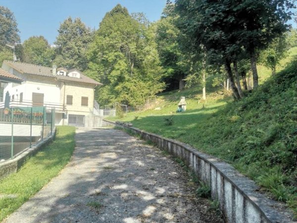 casa indipendente in vendita ad Alta Valle Intelvi in zona Pellio Intelvi