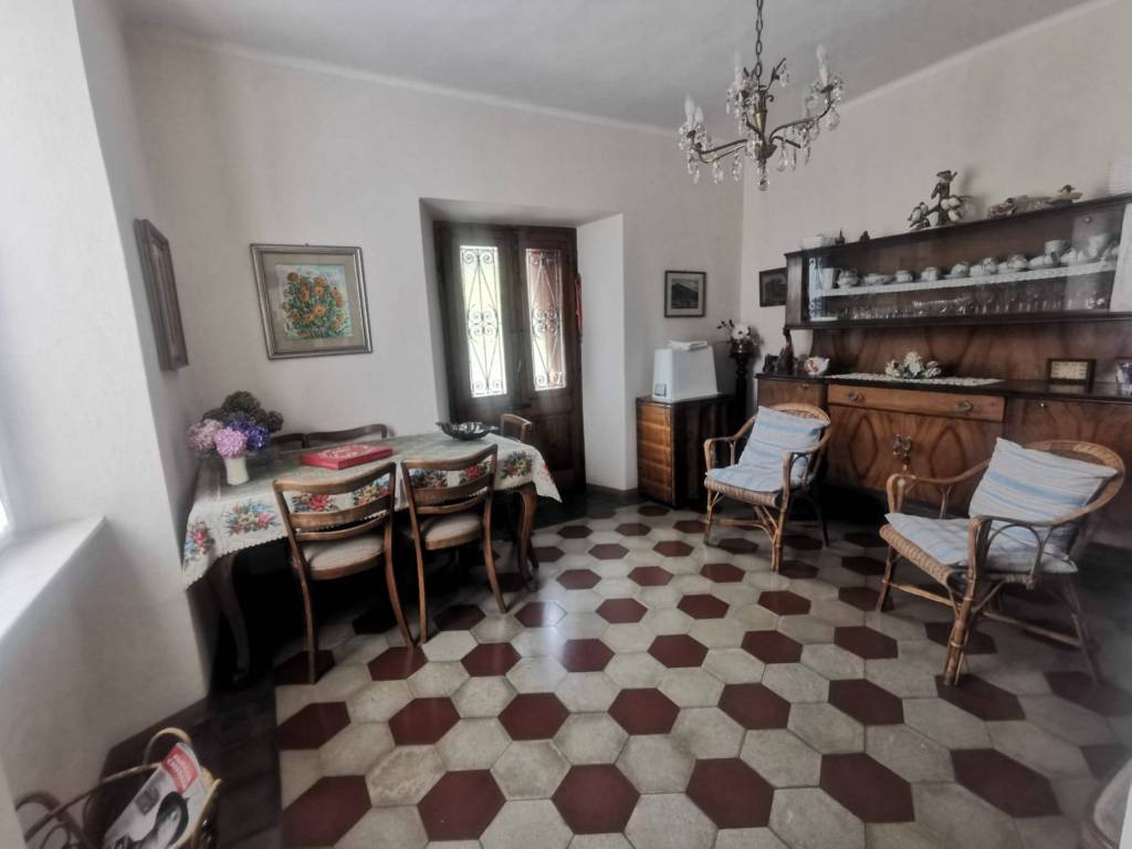 appartamento in vendita ad Alta Valle Intelvi in zona Lanzo d'Intelvi