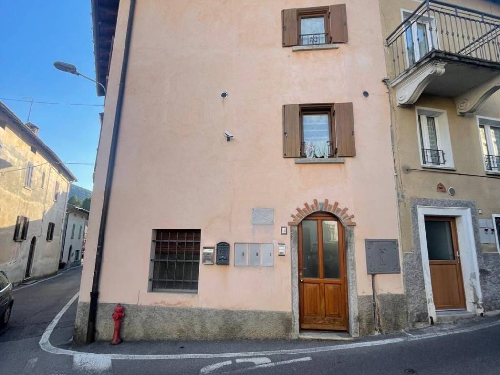 appartamento in vendita ad Alta Valle Intelvi in zona Pellio Intelvi