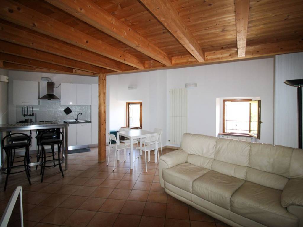 appartamento in vendita ad Alta Valle Intelvi in zona Pellio Intelvi