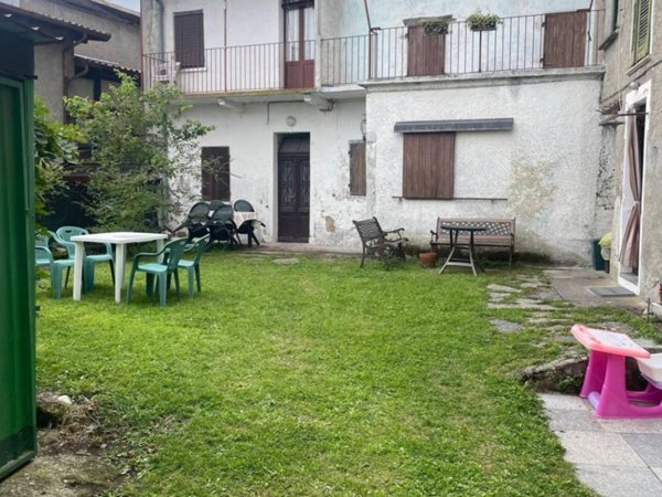 casa indipendente in vendita ad Alta Valle Intelvi in zona Lanzo d'Intelvi