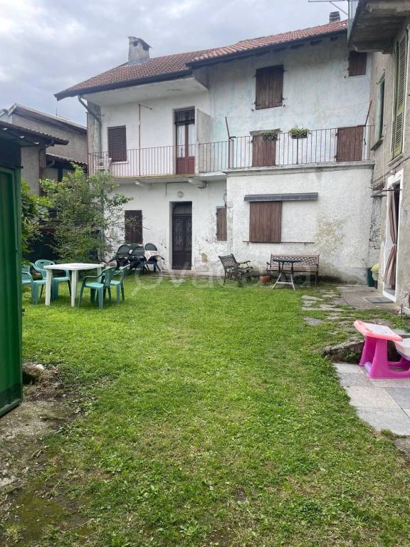 casa indipendente in vendita ad Alta Valle Intelvi in zona Lanzo d'Intelvi