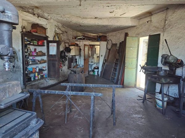 locale commerciale in vendita ad Alta Valle Intelvi in zona Ramponio Verna